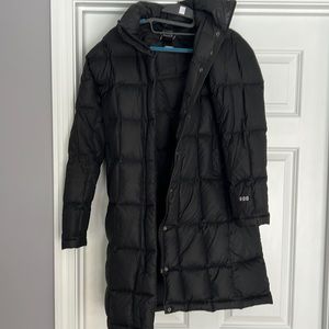 Worn women’s north face. Good use out of it but still decent  condition.